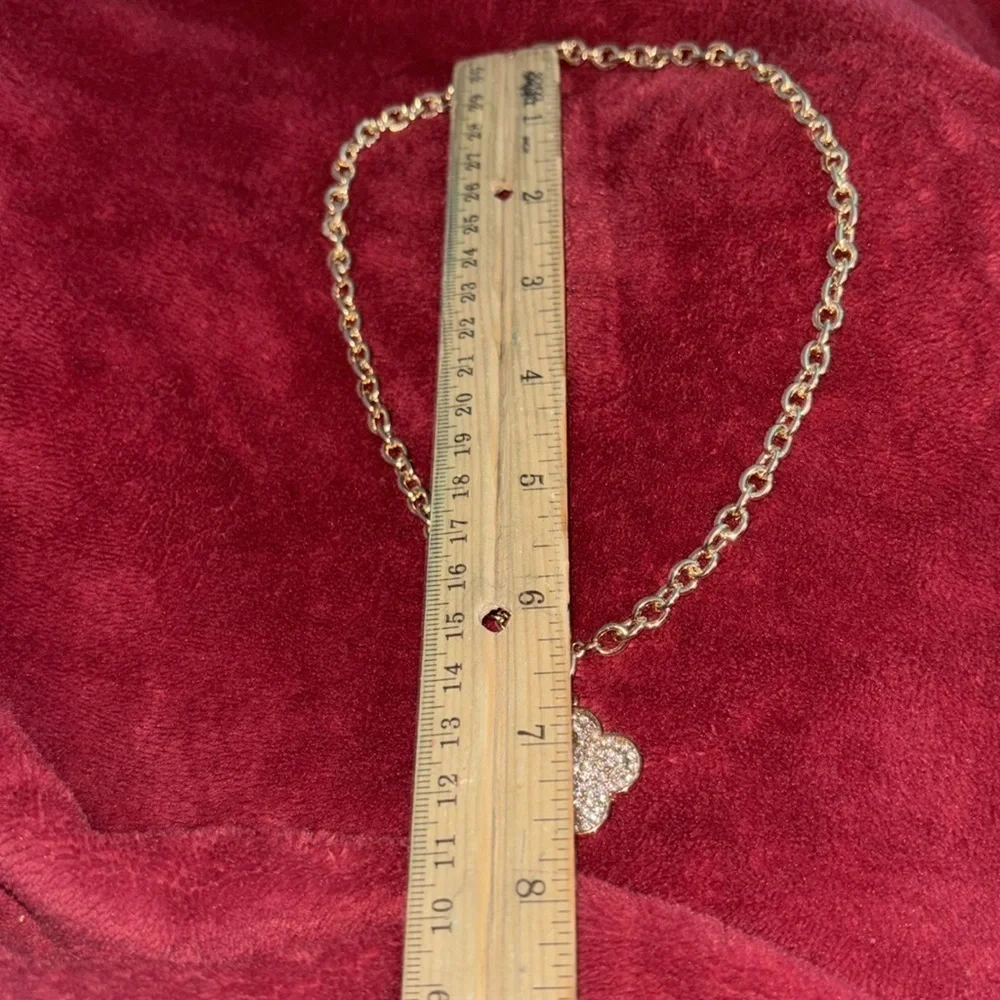 chunky gold tone chain Love clover bling pendant necklace - Picture 5 of 9